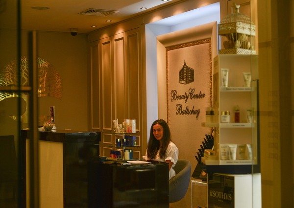酒店还有理发店,美容院。