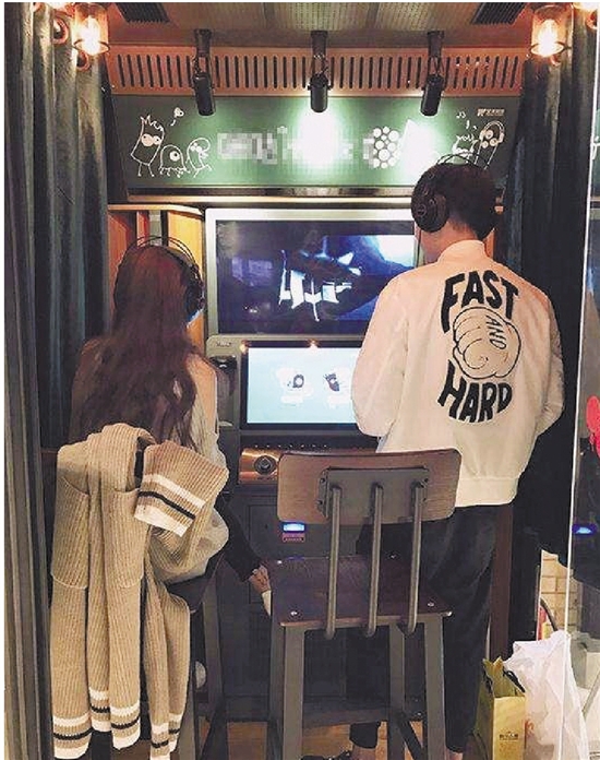 迷你KTV亮相杭州萧山成网红 唱完就能直接发