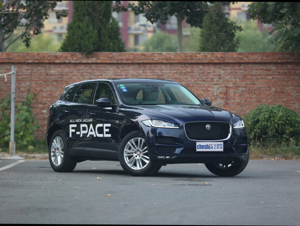 捷豹 2.0T 右前正45度