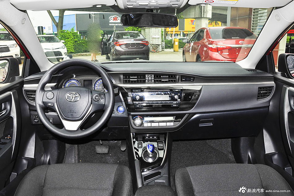 2016款雷凌双擎1.8L自动精英天窗版