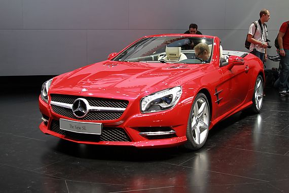 速递!新鲜的“奔驰SL级“资讯全在这，看我就够了