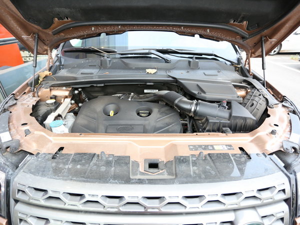 奇瑞捷豹路虎 2.0T 发动机舱