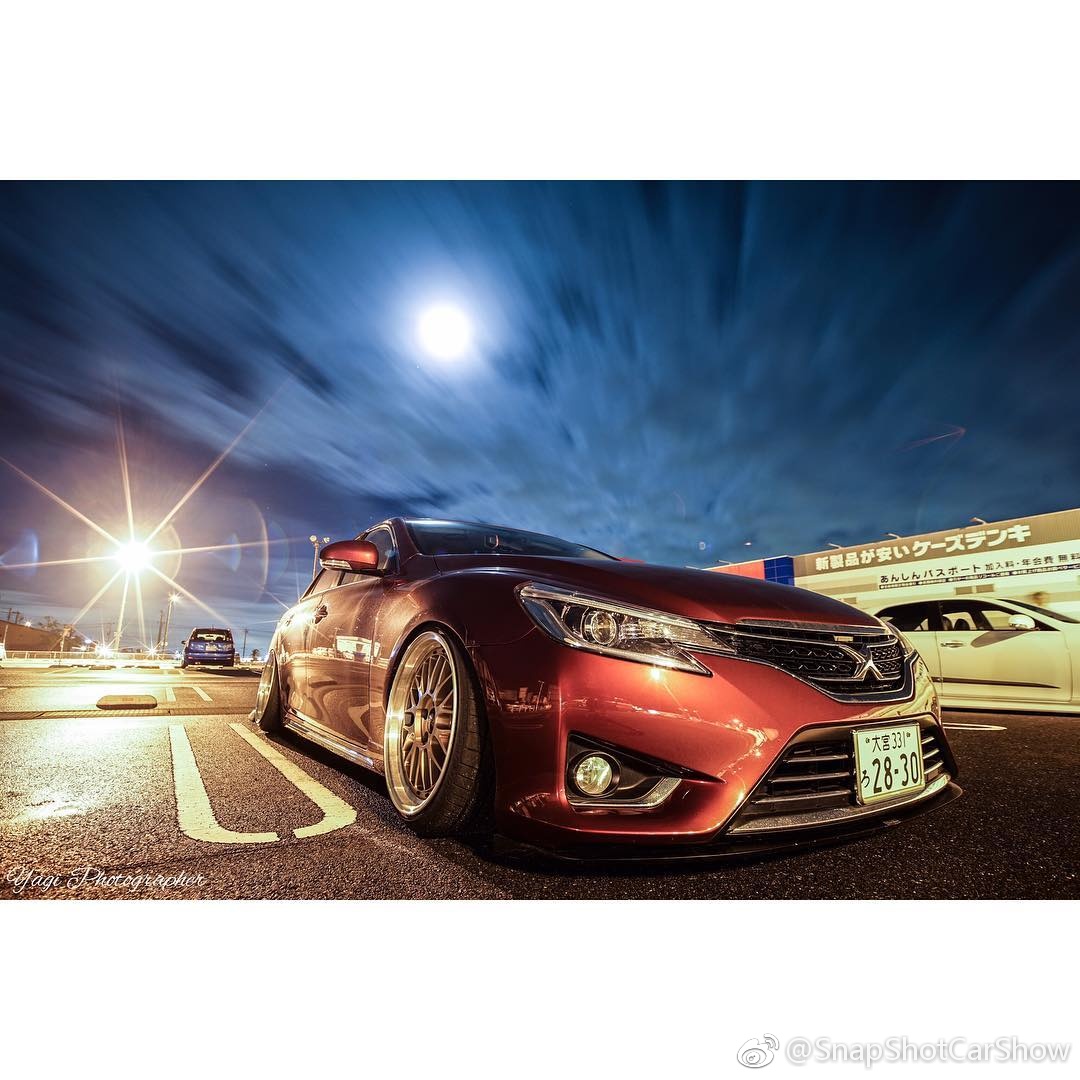 酒红色丰田锐志优雅姿态改装欣赏  