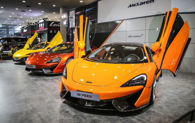 深港澳车展开幕 富人扎堆豪车云集