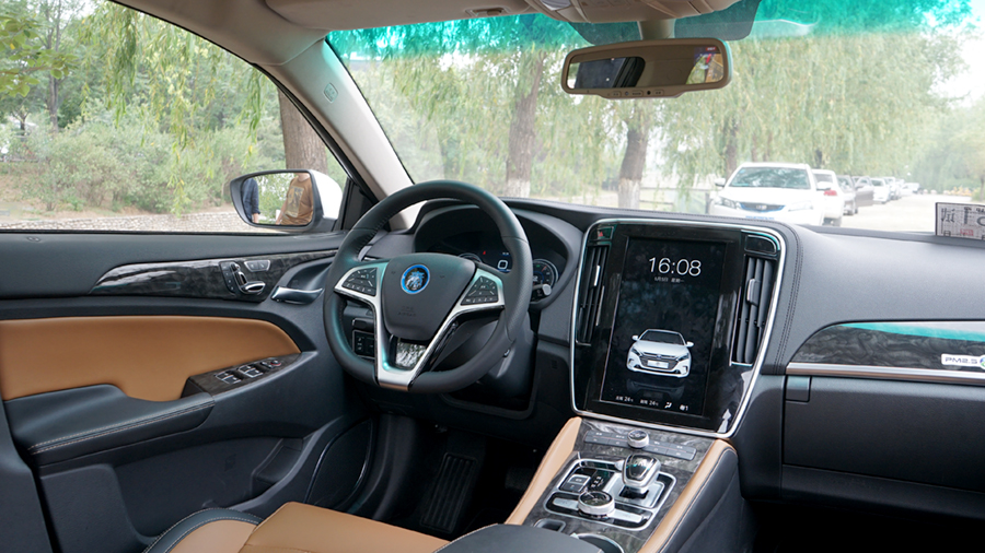 还有这种骚操作?车载中控居然能玩王者荣耀