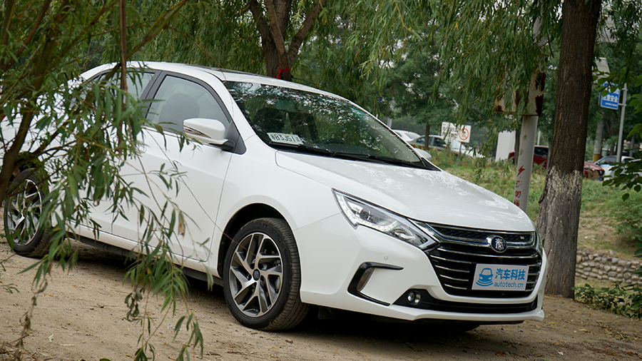 还有这种骚操作?车载中控居然能玩王者荣耀