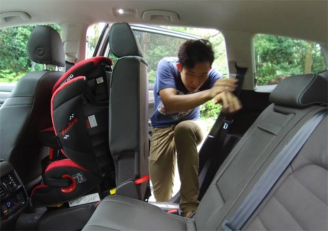 巨型7座高尔夫吓跑Q7 还省了30万买跑车!