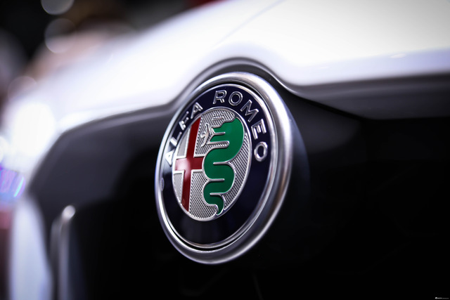 阿尔法·罗密欧Stelvio做工咋样？能比得过BMW吗？