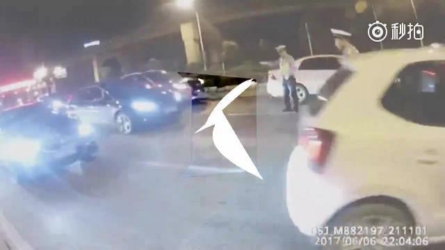 他为救欲自杀妻子而酒驾被查