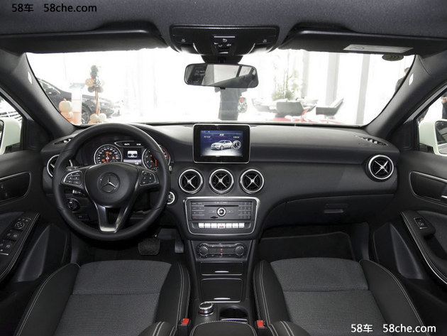 奔驰新款A级正式上市 售23.60-49.80万