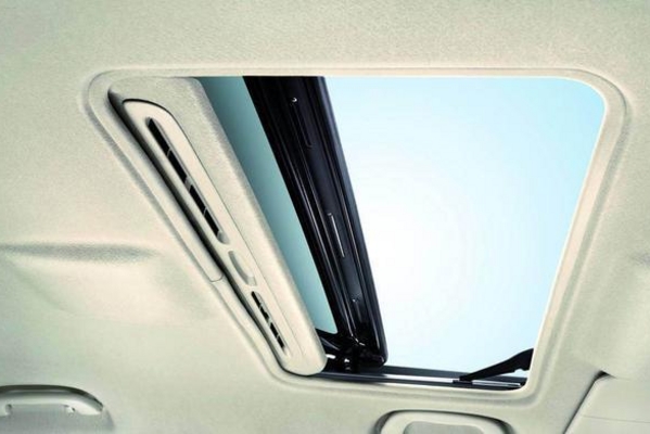 天窗要是这么用 真不如不买带天窗的车