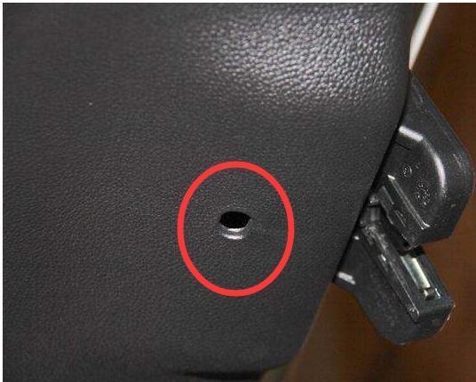 汽车这个不起眼的小孔 不勤检查没准要命