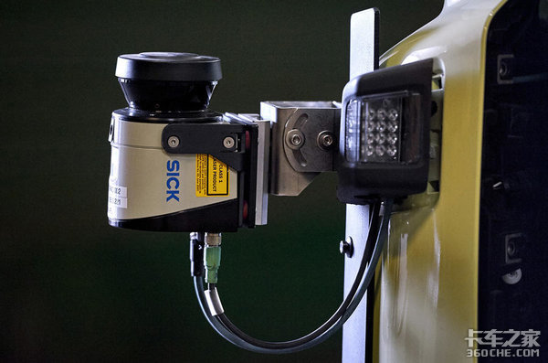 工人替代司机?沃尔沃展示未来自动驾驶