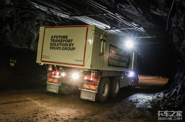 工人替代司机?沃尔沃展示未来自动驾驶