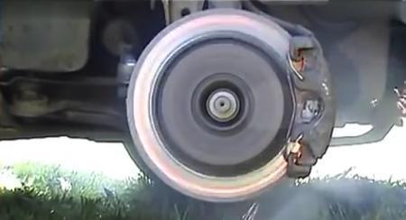 同时踩下刹车和油门 竟然出现了这一幕