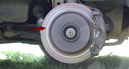 同时踩下刹车和油门 竟然出现了这一幕