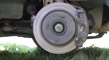 同时踩下刹车和油门 竟然出现了这一幕