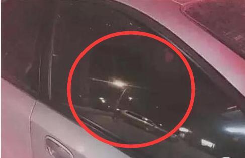 发现车上有这种“记号”要长点心!尽快驾车离开!
