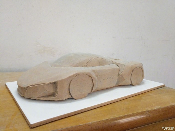 只为完成梦想 小伙自己动手造超跑