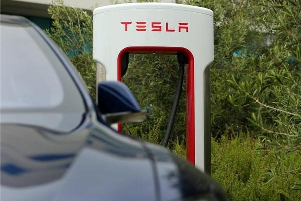 特斯拉Autopilot软件副总裁离职