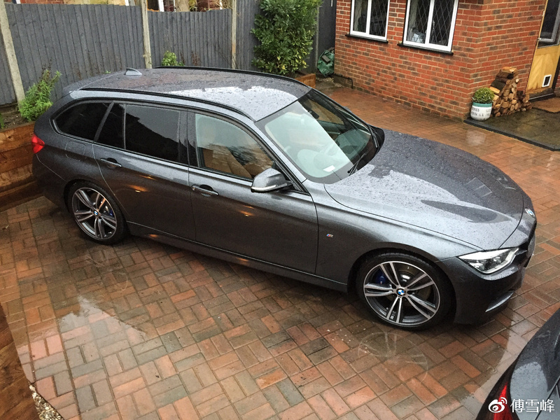 ▲英国法规要求,汽车B柱之前的玻璃不能是深色的