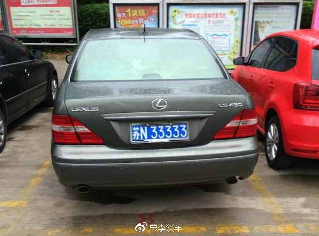 大叔4万多买辆面包车,到车管所选中了牛车牌,大伙纷纷拍照