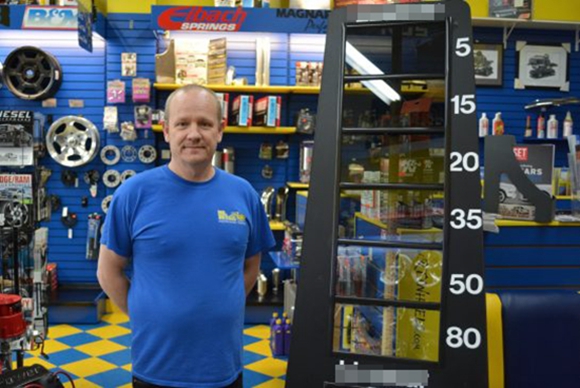 ▲在美国,汽车贴膜的生意也不错