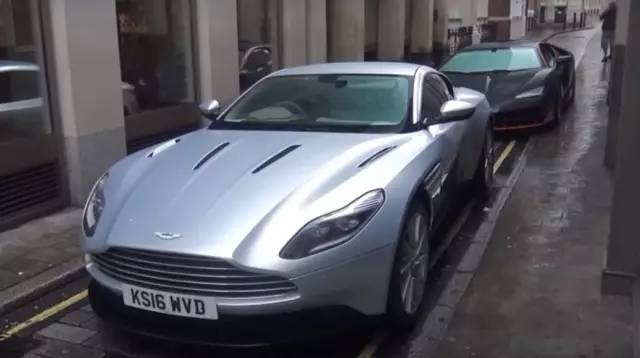 如果买遍《变形金刚5》里的车,你需要赚几辈子的钱?