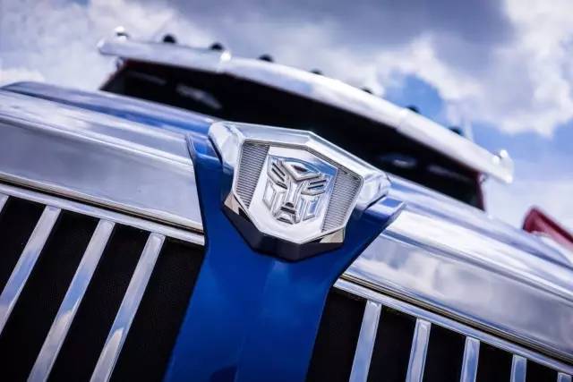 如果买遍《变形金刚5》里的车,你需要赚几辈子的钱?