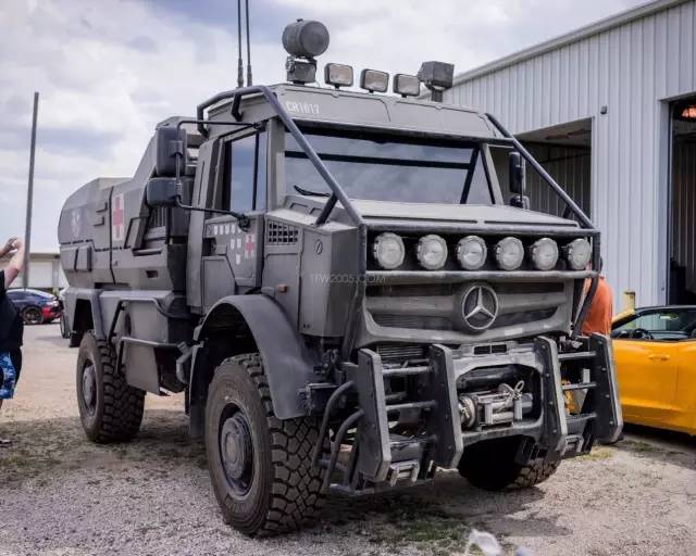 如果买遍《变形金刚5》里的车,你需要赚几辈子的钱?