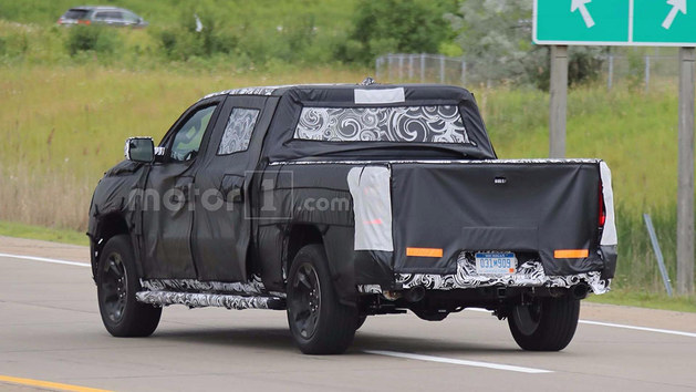 曝道奇新一代Ram 1500路试谍照 更宽大