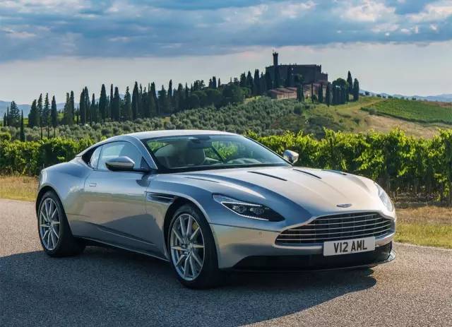 如果买遍《变形金刚5》里的车,你需要赚几辈子的钱?