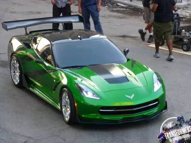 如果买遍《变形金刚5》里的车,你需要赚几辈子的钱?