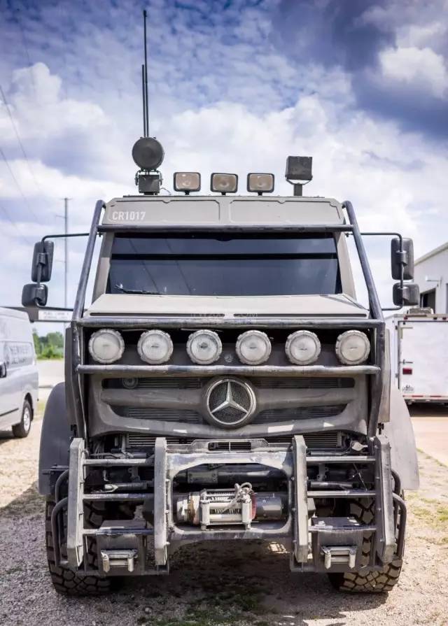 如果买遍《变形金刚5》里的车,你需要赚几辈子的钱?