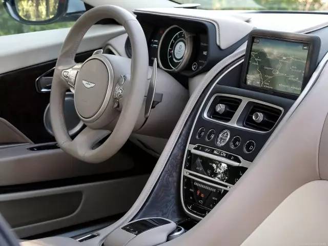 如果买遍《变形金刚5》里的车,你需要赚几辈子的钱?