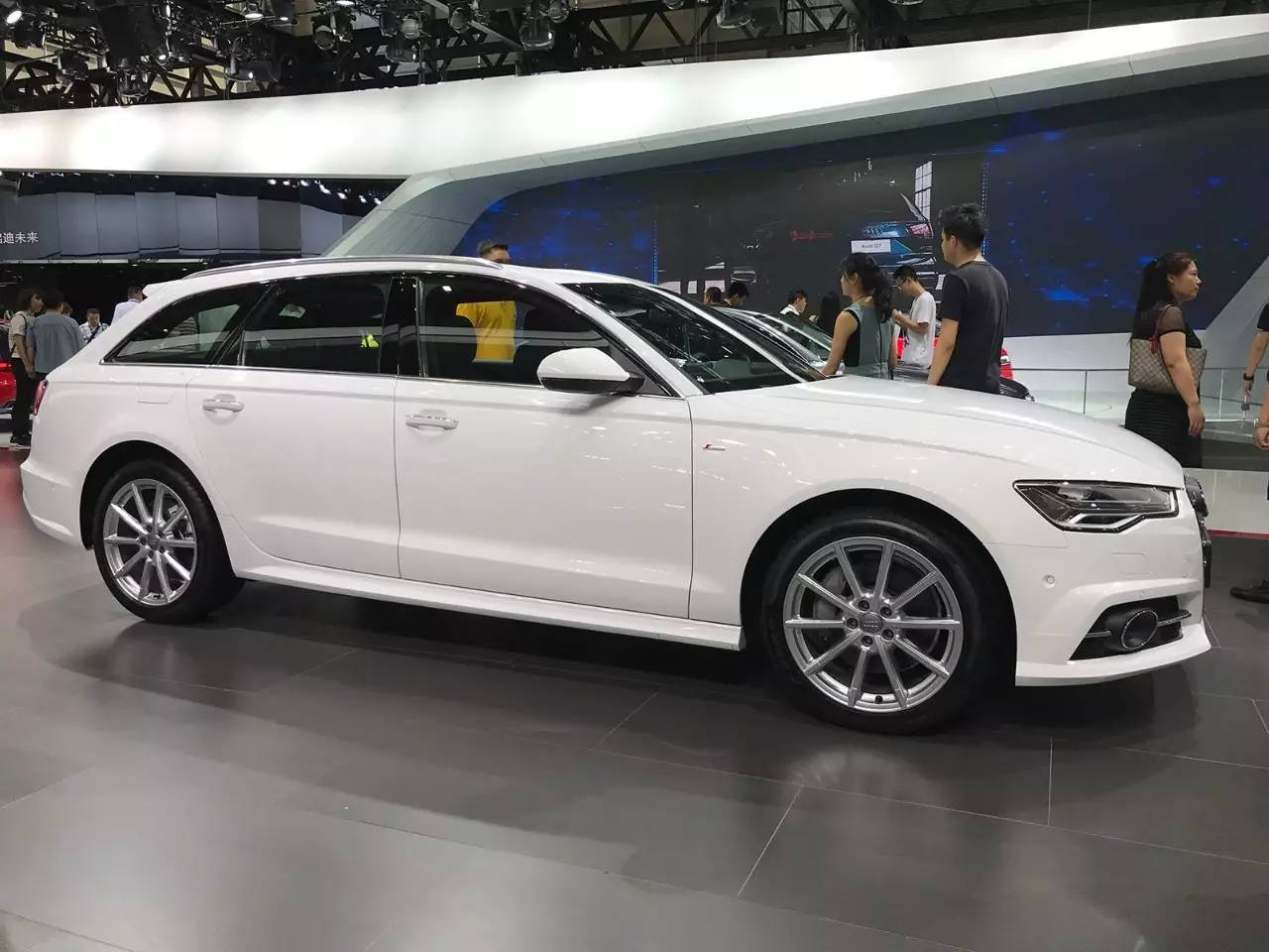 这款“买菜车”标价近50万,我为何不觉得贵?