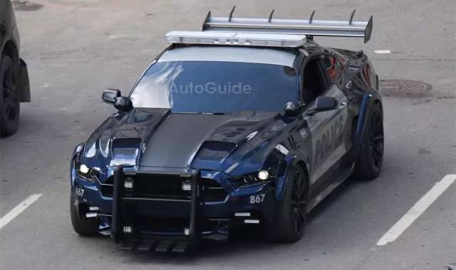 如果买遍《变形金刚5》里的车,你需要赚几辈子的钱?