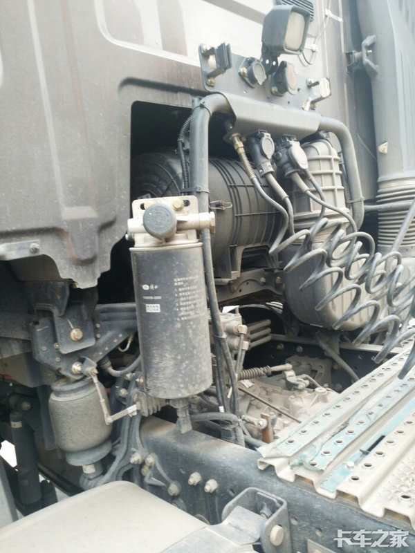 J7实车现身服务区 外观、底盘细节曝光