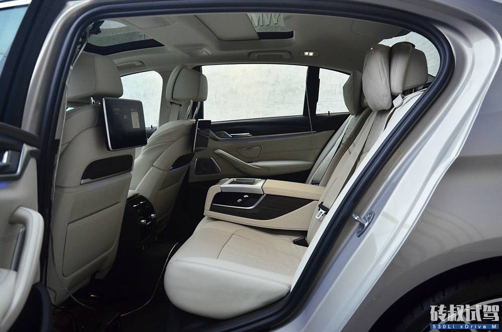 2017年能开上这台新车,亲戚朋友都会刮目相看!