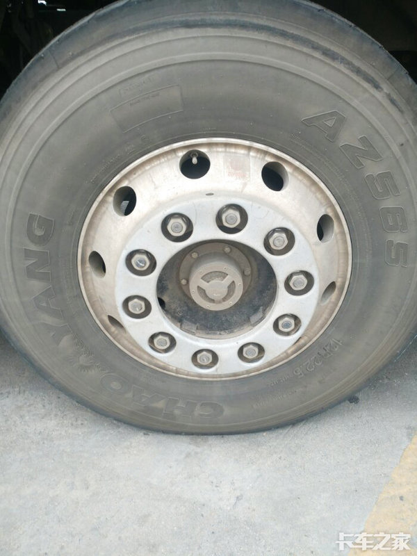 J7实车现身服务区 外观、底盘细节曝光