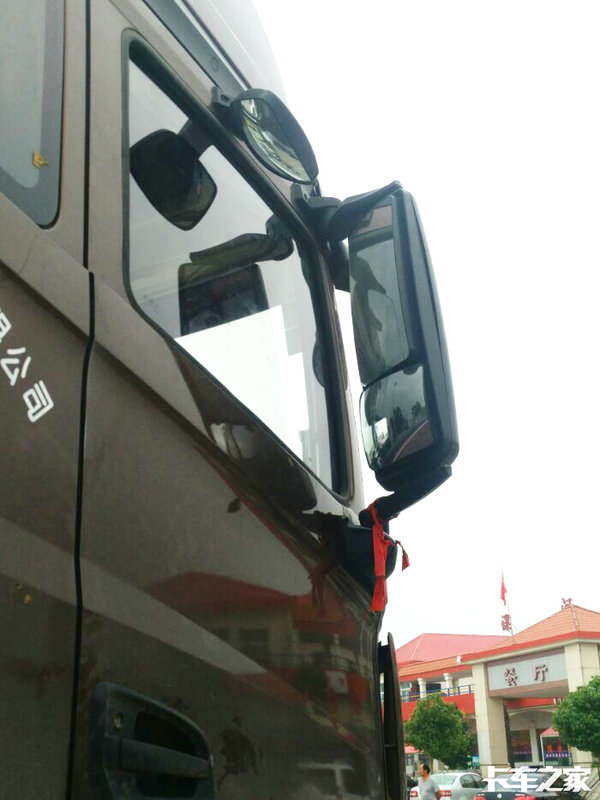 J7实车现身服务区 外观、底盘细节曝光