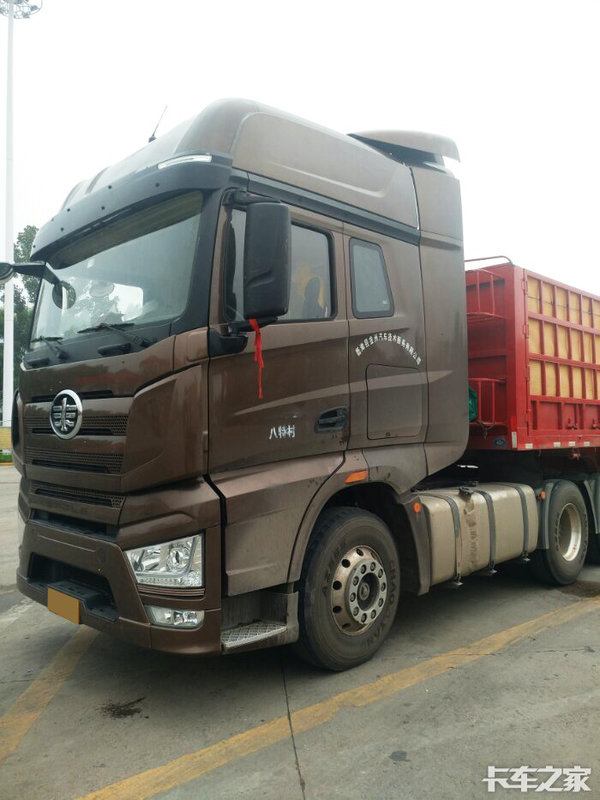 J7实车现身服务区 外观、底盘细节曝光