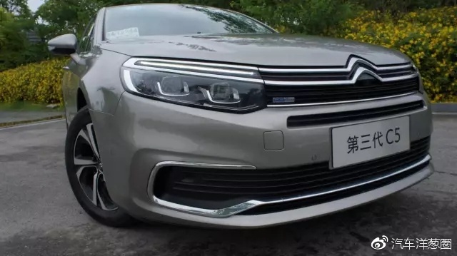 这台尾灯写着“8888”的B级车，到底6不6？