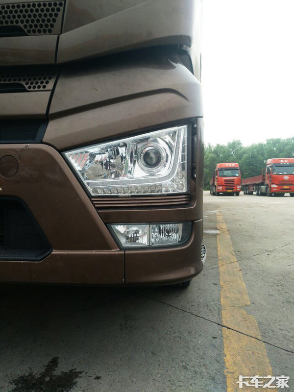 J7实车现身服务区 外观、底盘细节曝光