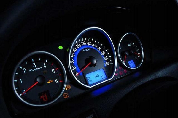 开了这么久车，原来转速表还有这些功能