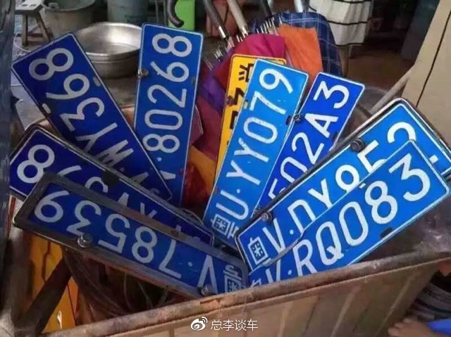 夏天开车,很多人忽略了这一点,不及时检查万一扣12分就麻烦了