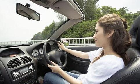 3/9握方向盘是什么梗?老司机都这么干