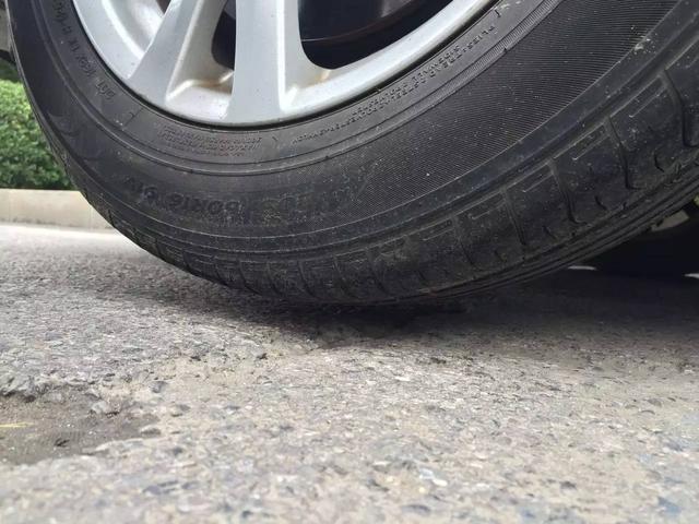 老司机上路,没气爆胎了,教你高效换备胎