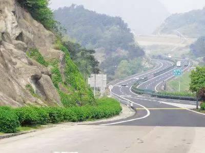 不会这些刹车技巧,别称自己是老司机