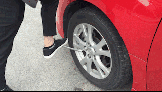 老司机上路,没气爆胎了,教你高效换备胎